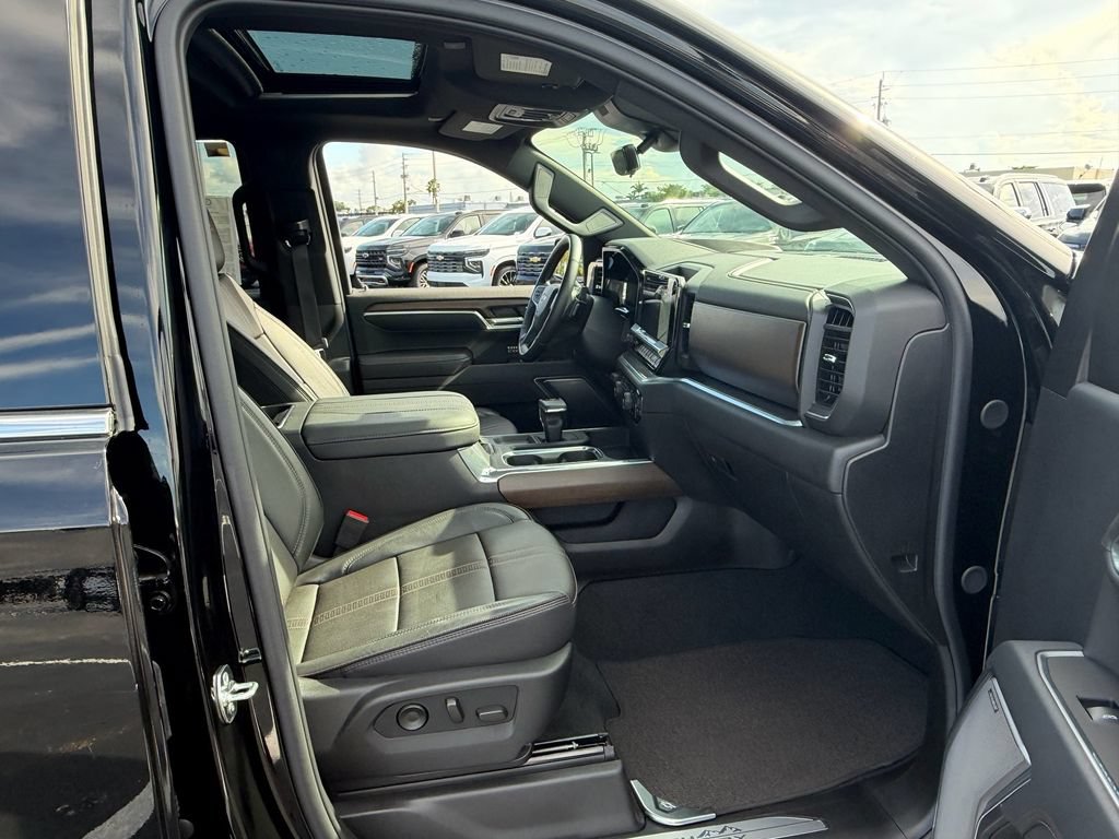Used 2026 Chevrolet Silverado 1500 High Country w/ High Country Premium Package AWD/4WD image 17