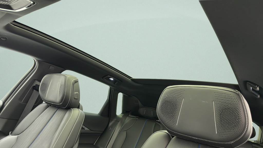 Used 2023 Cadillac Lyriq AWD image 15