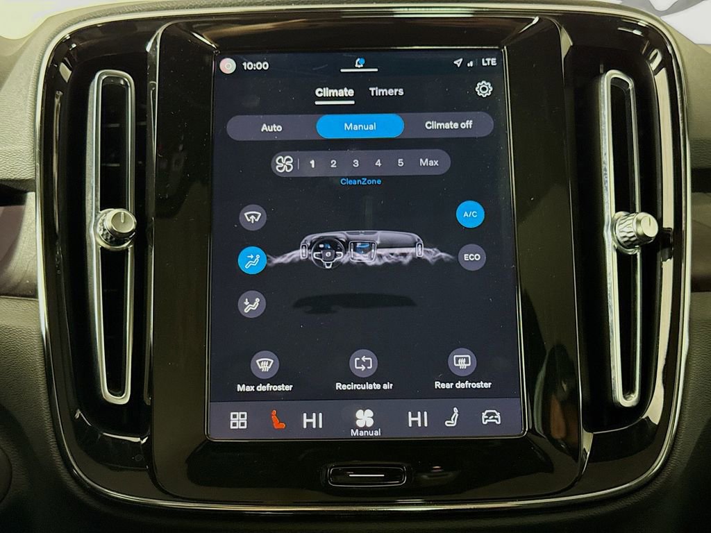 Used 2023 Volvo C40 Recharge Core image 16