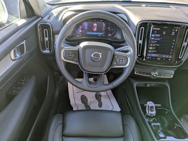 Used 2023 Volvo XC40 B5 Plus image 13