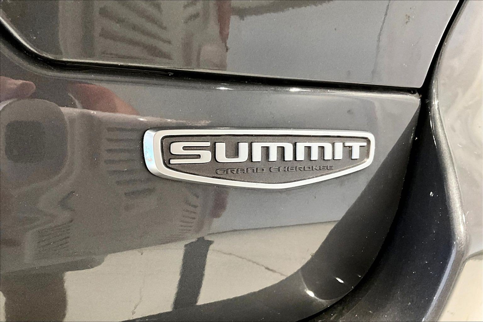 Used 2022 Jeep Grand Cherokee Summit AWD/4WD image 25