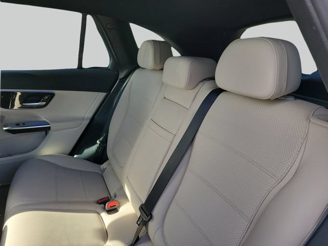 Used 2025 Mercedes-Benz GLC 300 image 11