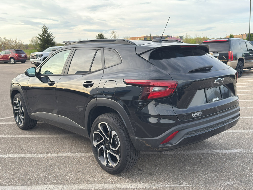 Used 2024 Chevrolet Trax RS w/ Sunroof Package FWD image 3