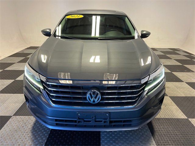 Used 2021 Volkswagen Passat 2.0T SE image 2
