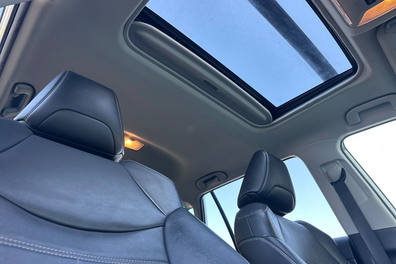 Used 2019 Toyota RAV4 XLE Premium w/ Cold Weather Package AWD/4WD image 14