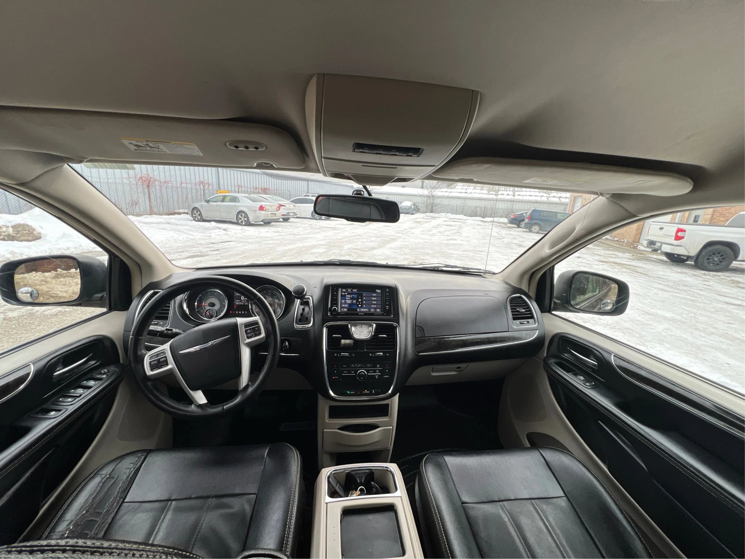 Used 2015 Chrysler Town & Country Touring image 25