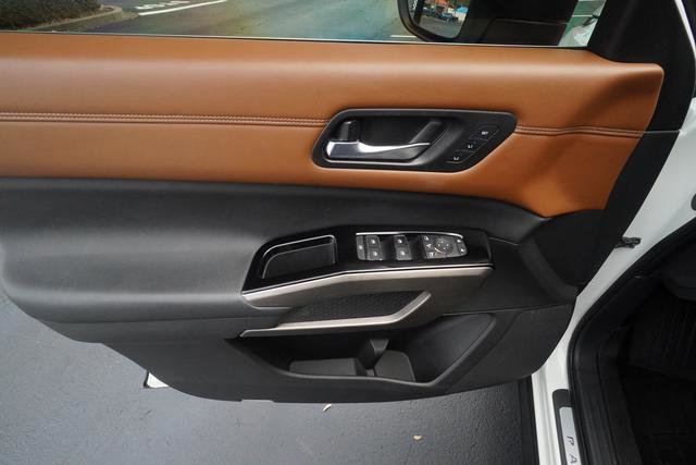 Used 2022 Nissan Pathfinder Platinum w/ Cargo Package image 12