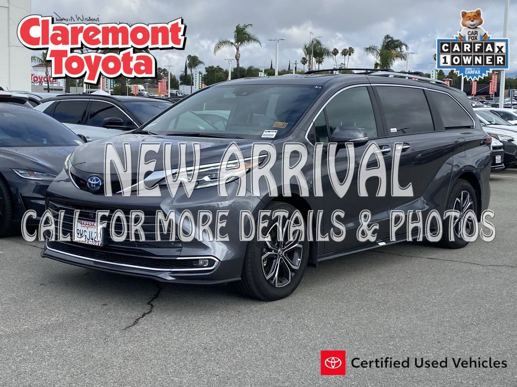 Used 2025 Toyota Sienna Platinum AWD/4WD image 1