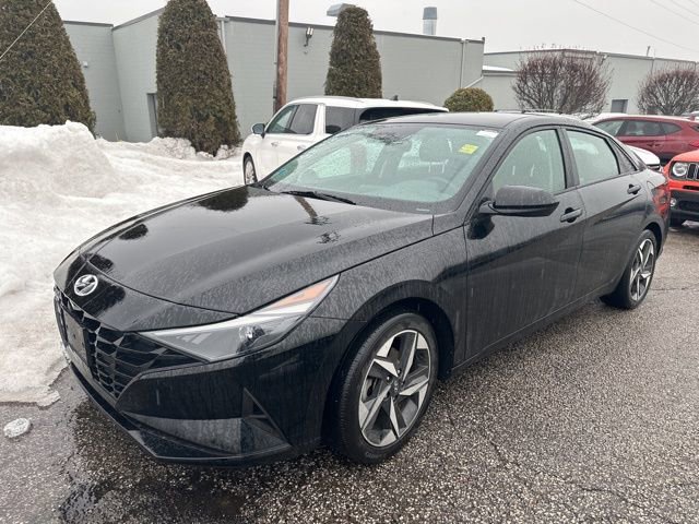 Used 2023 Hyundai Elantra SEL w/ Convenience Package image 3