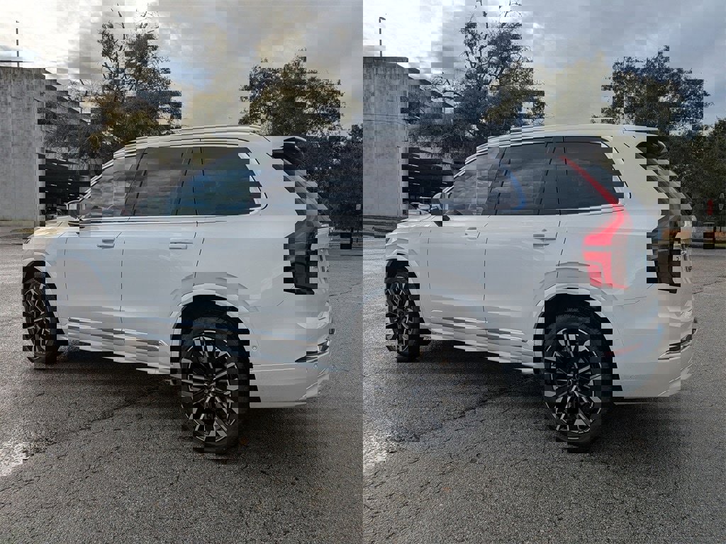 New 2026 Volvo XC90 B6 Plus image 4