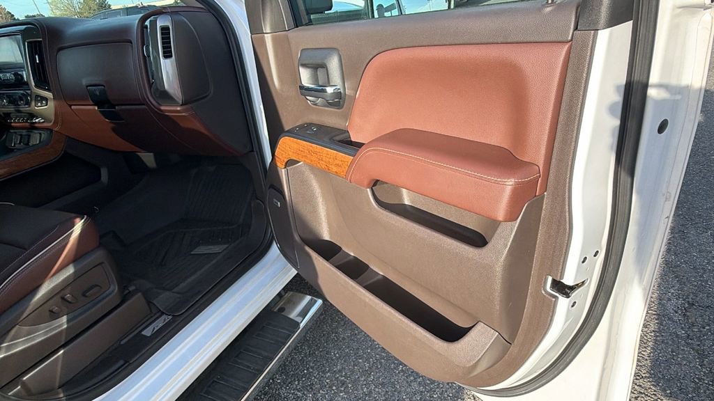 Used 2018 Chevrolet Silverado 2500 High Country w/ Duramax Plus Package image 16