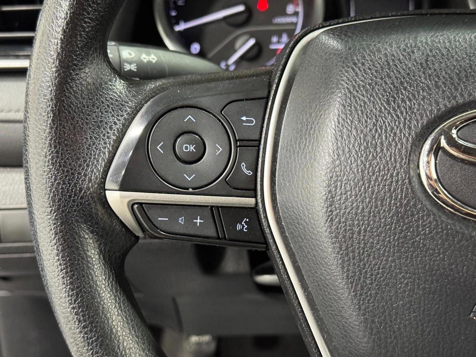 Used 2022 Toyota Camry LE image 28