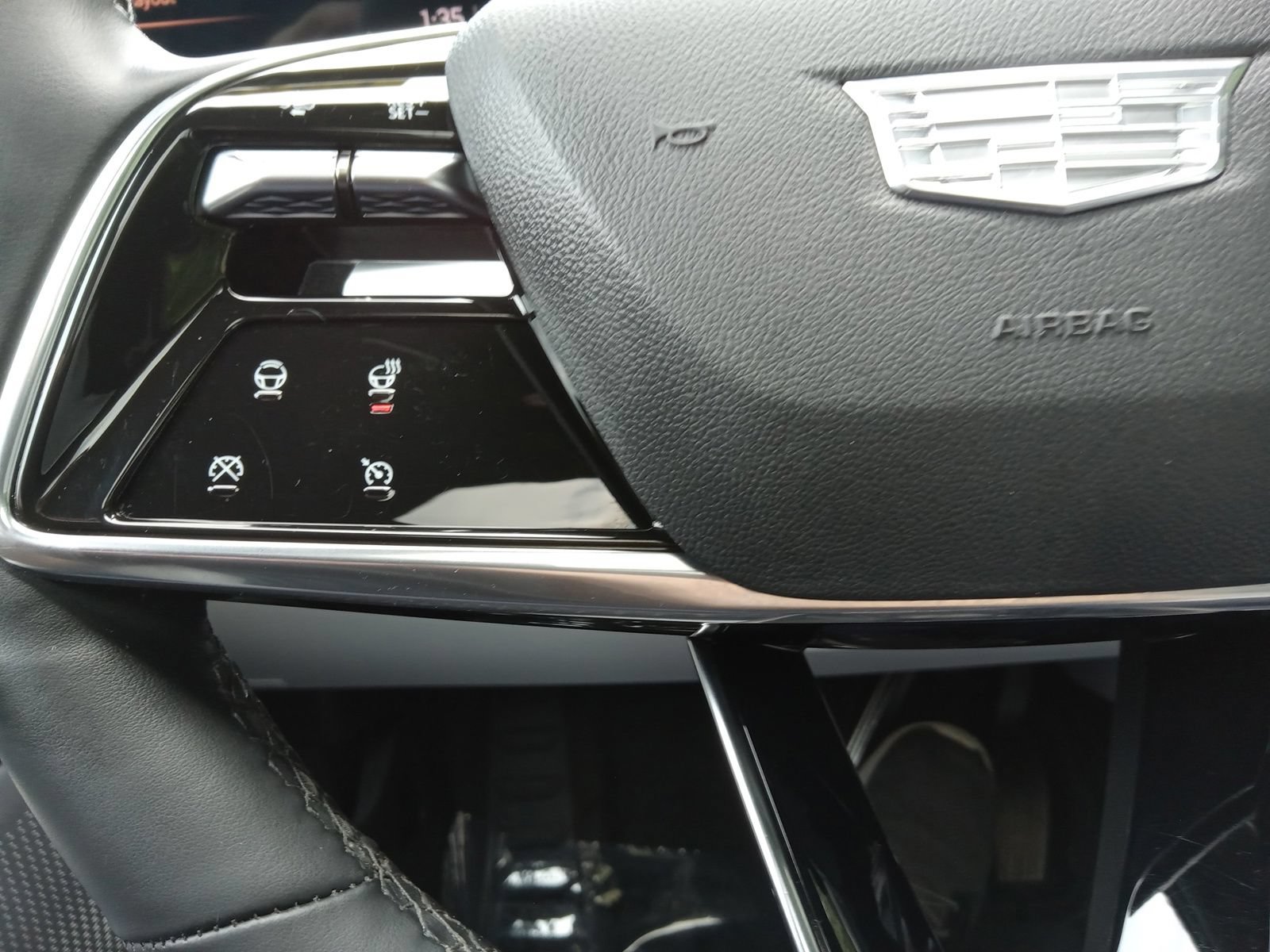 Used 2024 Cadillac Lyriq Luxury w/ LPO, Floor Liner Package AWD/4WD image 21