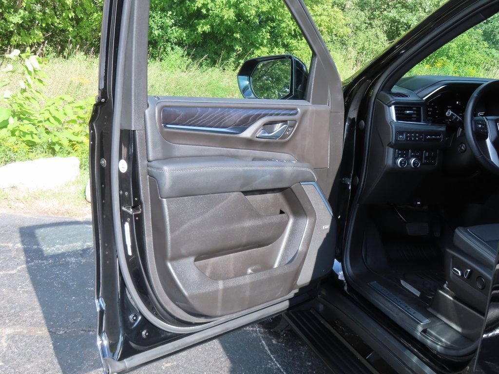 Used 2022 GMC Yukon Denali w/ Denali Premium Package image 28