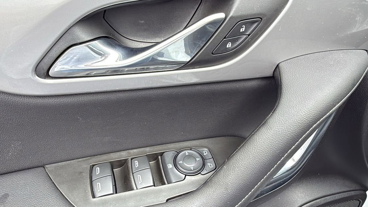 Used 2023 Chevrolet Blazer LT w/ Driver Confidence Package image 10