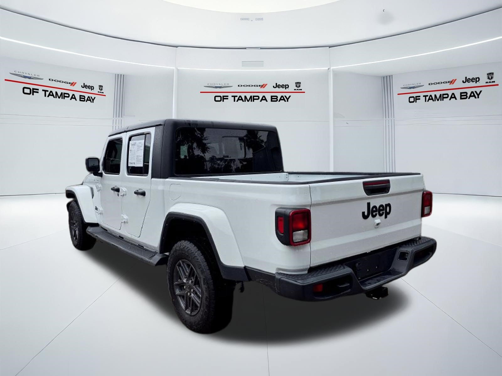 Used 2023 Jeep Gladiator Sport AWD/4WD image 4