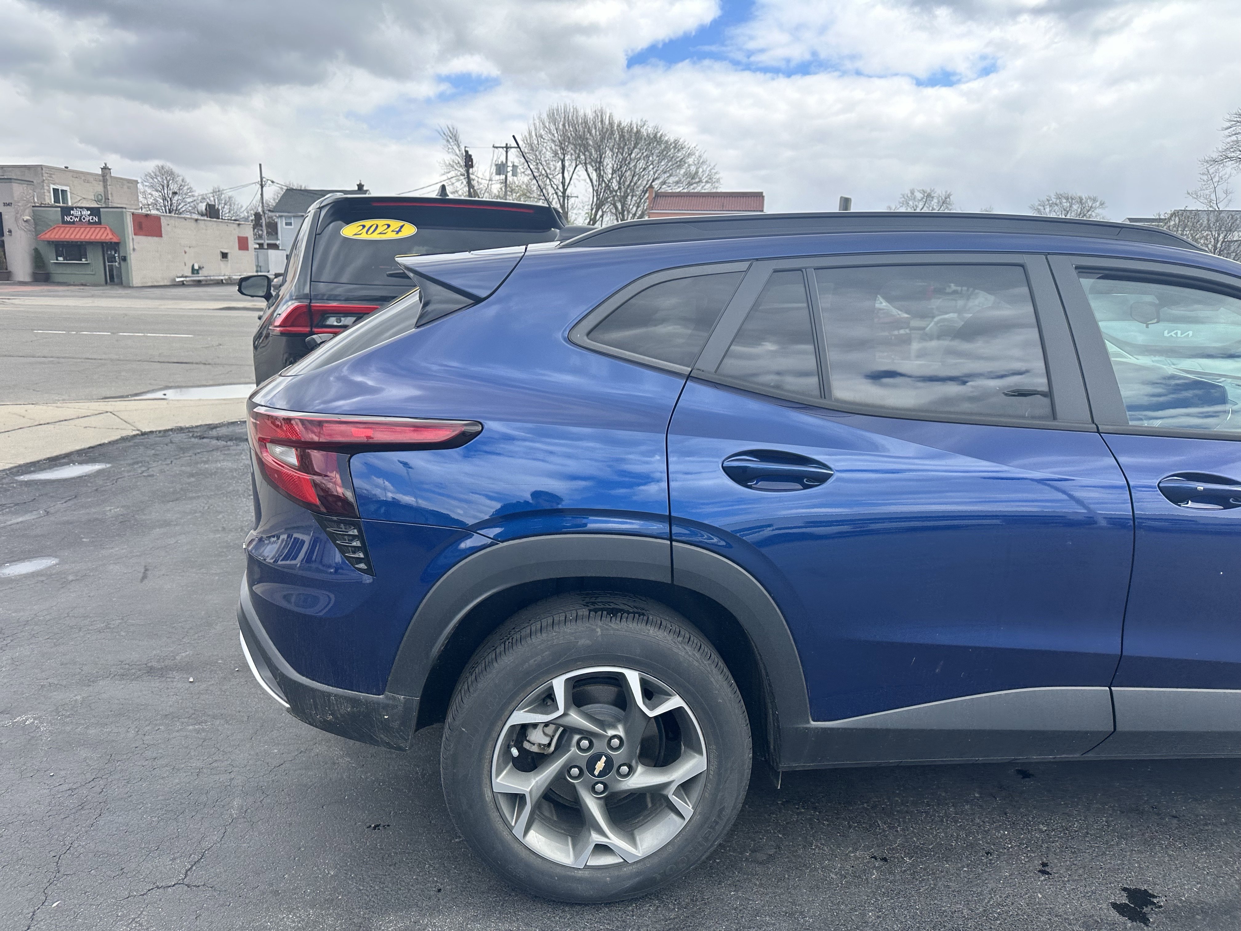 Used 2024 Chevrolet Trax LT w/ Driver Confidence Package FWD image 9