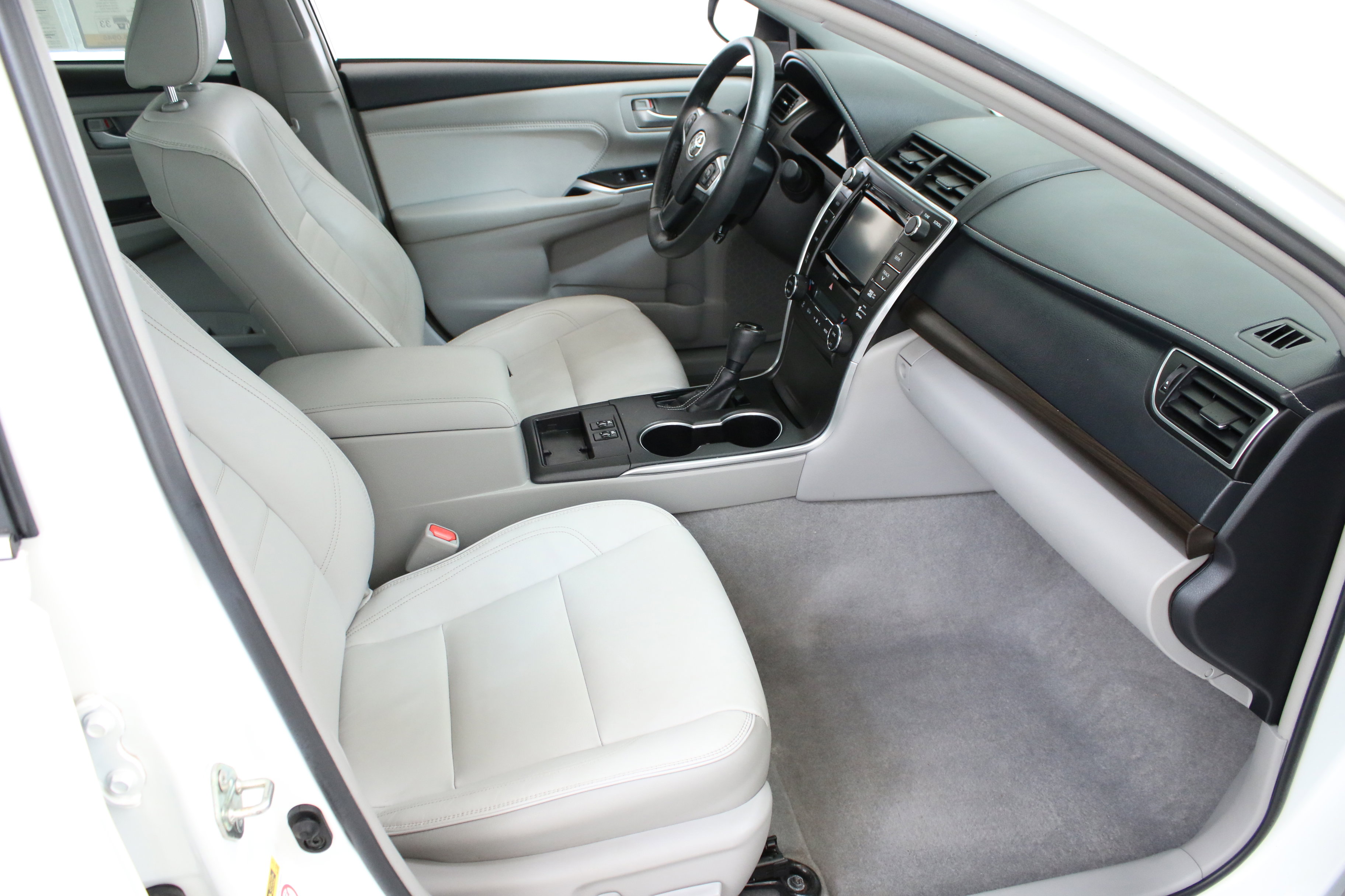 Used 2017 Toyota Camry XLE FWD image 29