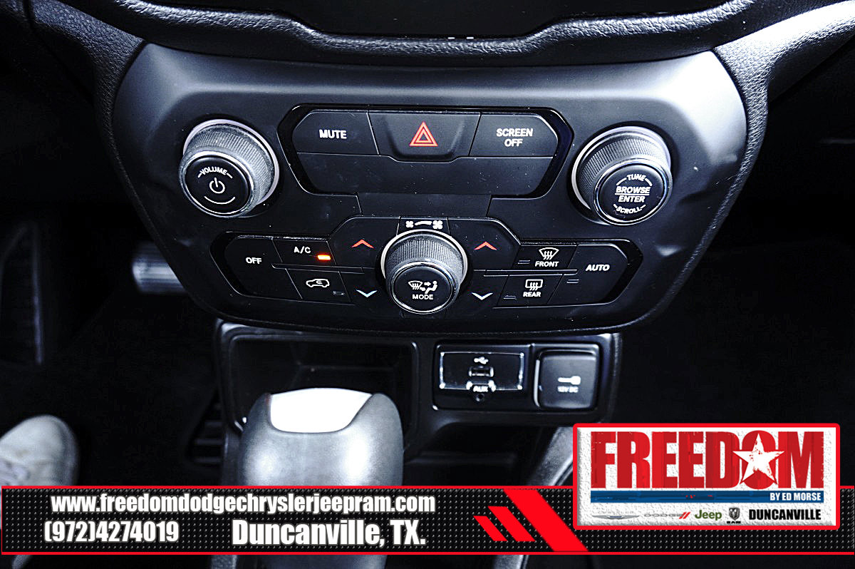 Used 2020 Jeep Renegade Latitude FWD image 22
