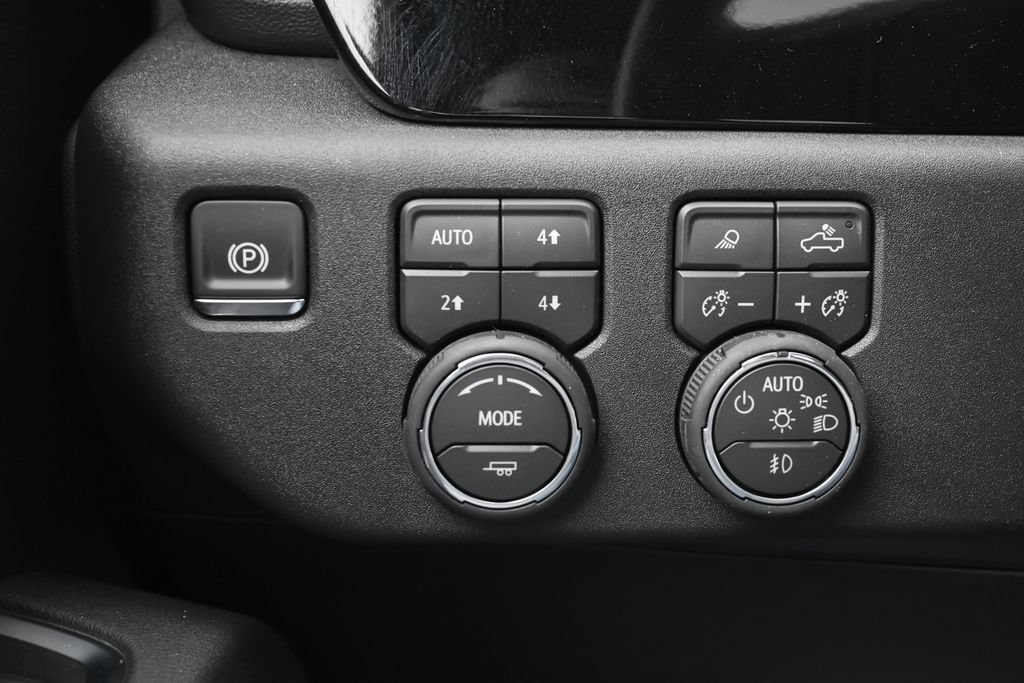 New 2026 Chevrolet Silverado 2500 LTZ w/ LTZ Convenience Package AWD/4WD image 32