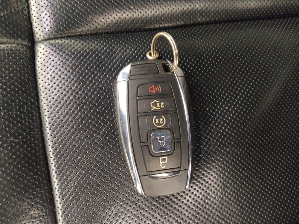 Used 2017 Lincoln Continental Reserve w/ Rear-seat Package image 32