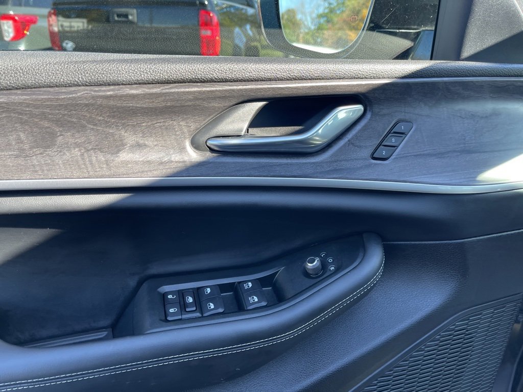 Used 2025 Jeep Grand Cherokee Limited w/ Luxury Tech Group II image 23