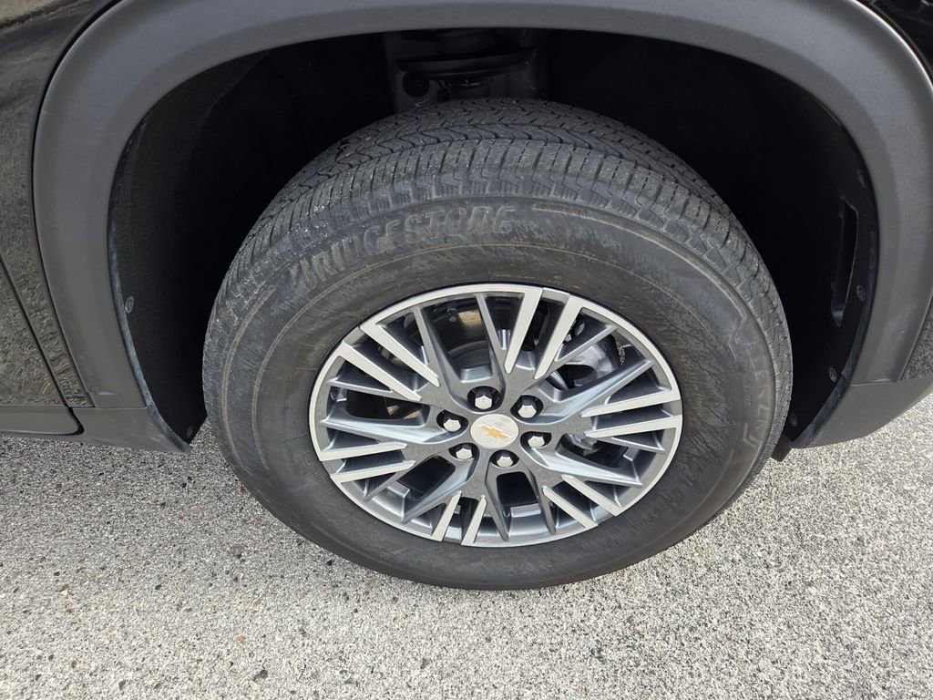 Certified 2025 Chevrolet Traverse LT FWD image 18