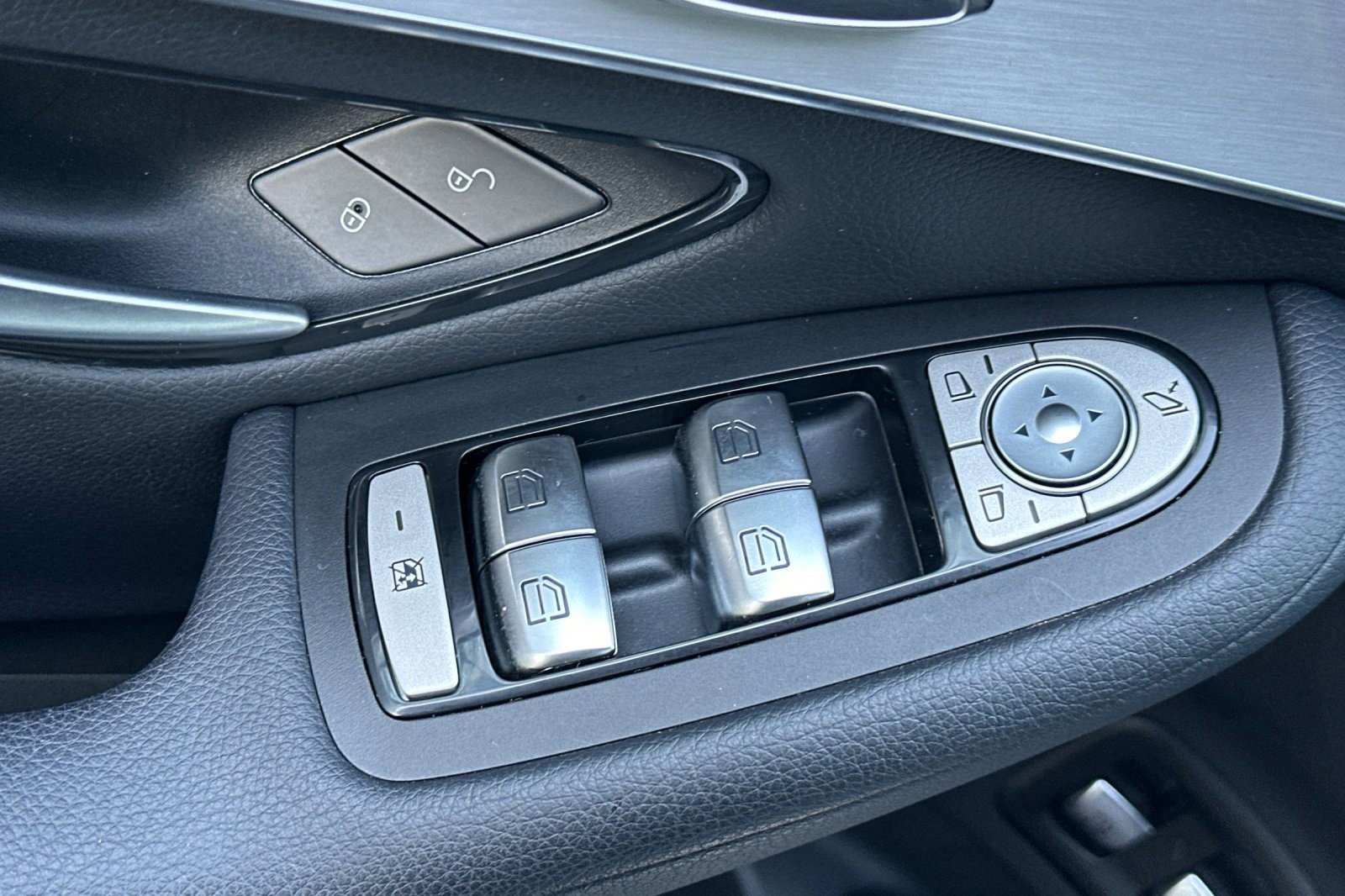 Used 2019 Mercedes-Benz GLC 350e 4MATIC image 13