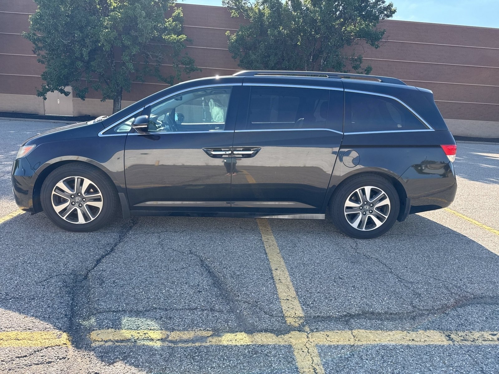 Used 2015 Honda Odyssey Touring Elite image 17
