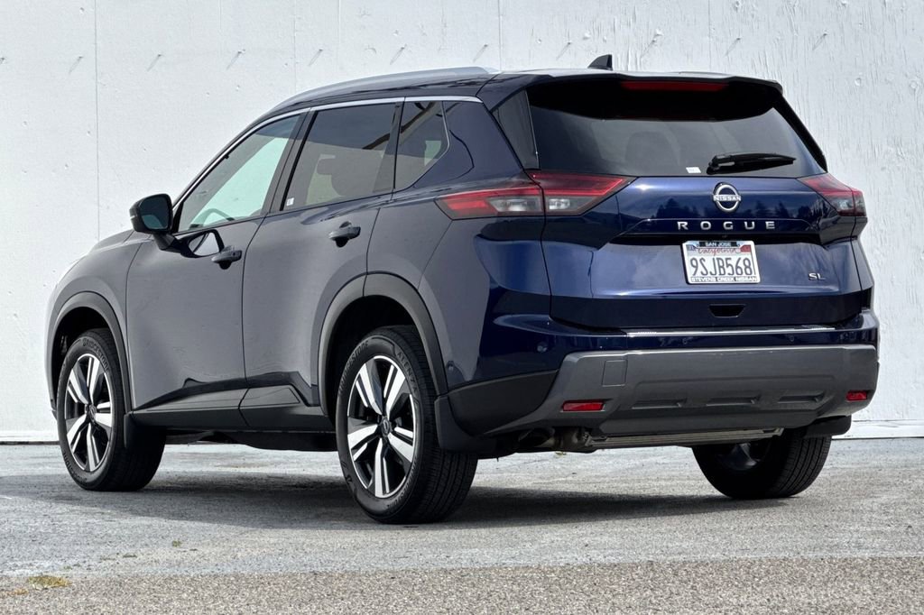 Used 2025 Nissan Rogue SL image 5