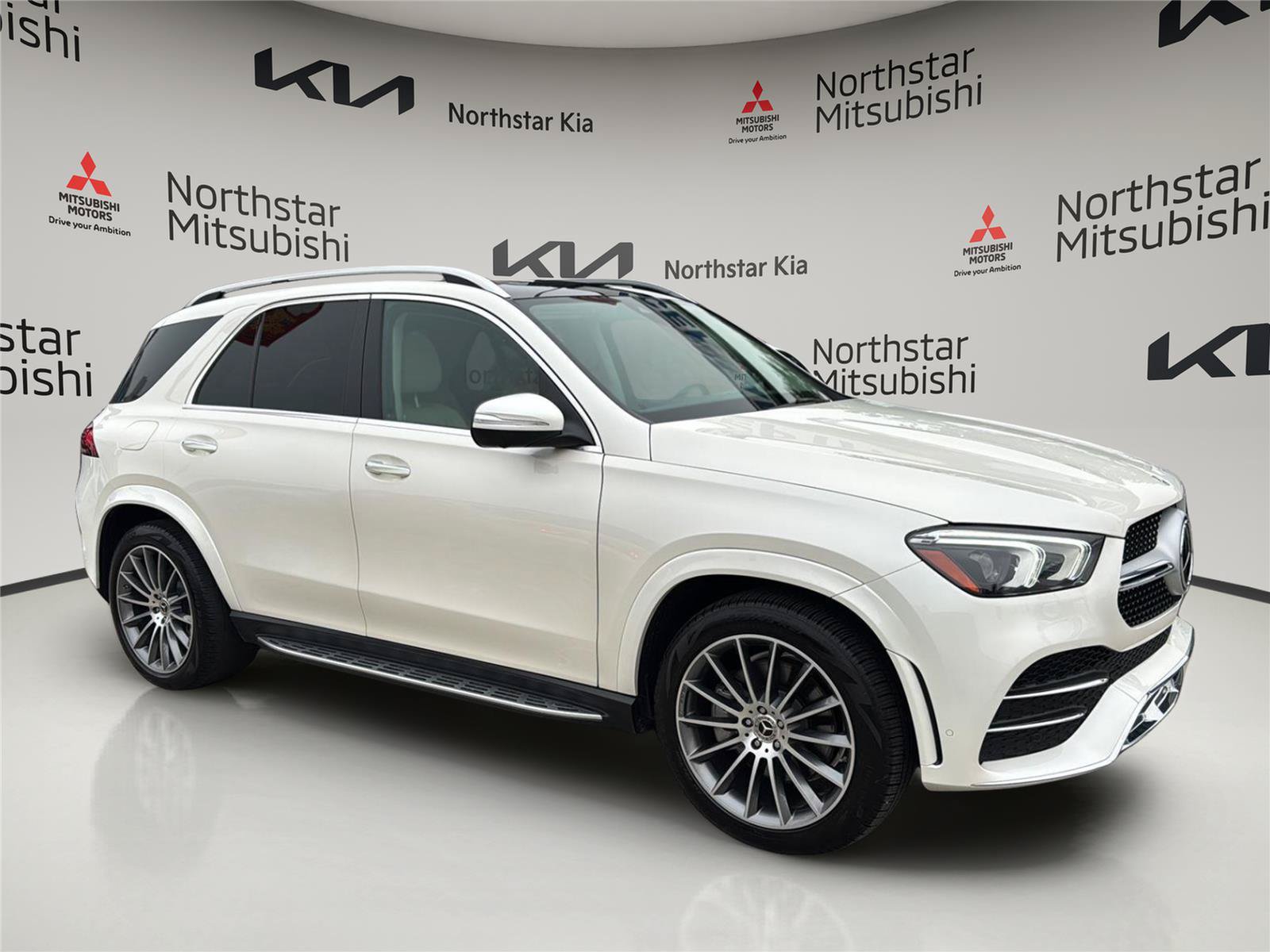 Used 2023 Mercedes-Benz GLE 450 4MATIC w/ AMG Line Exterior image 6