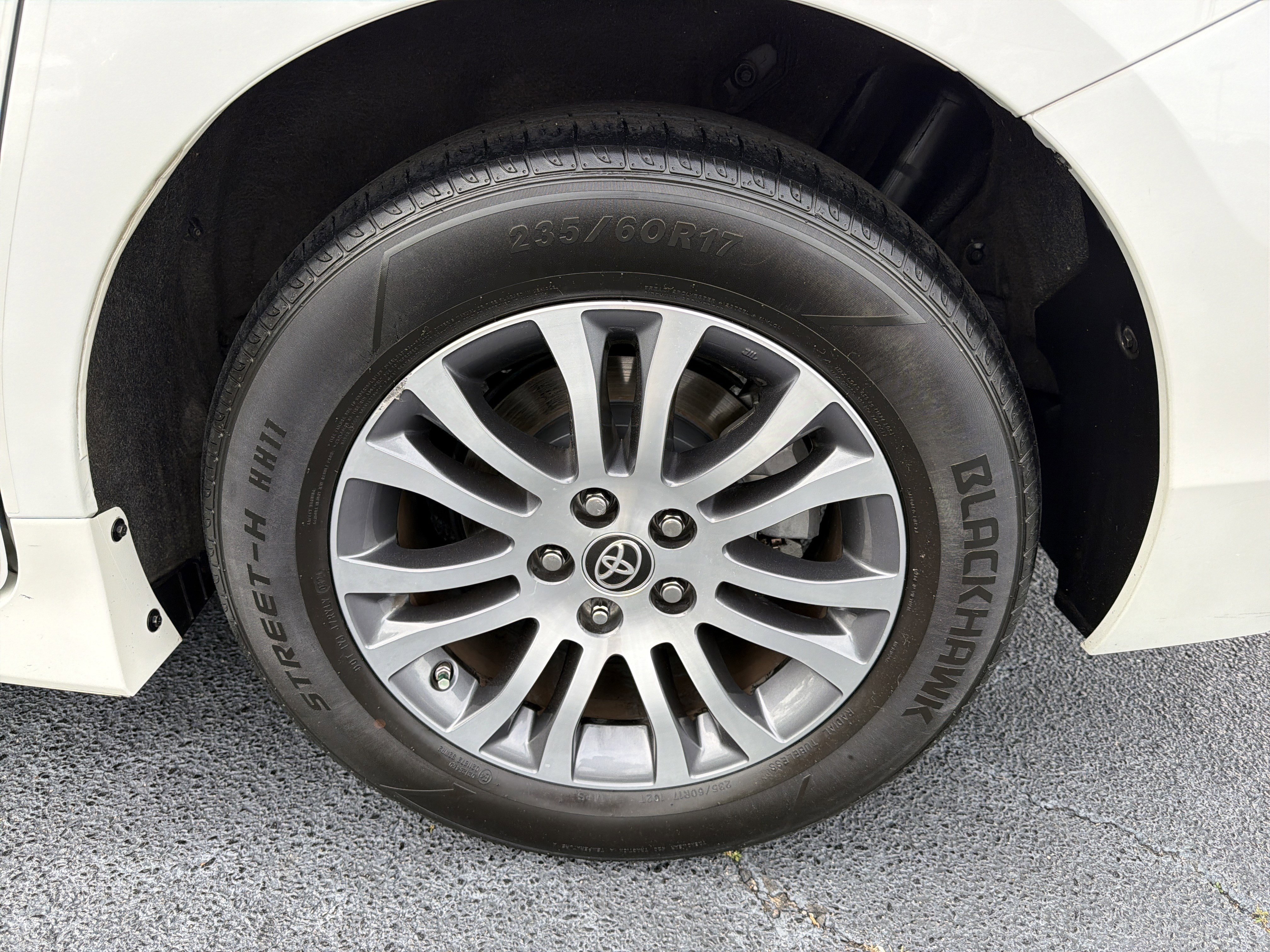 Used 2020 Toyota Sienna XLE Premium FWD image 18