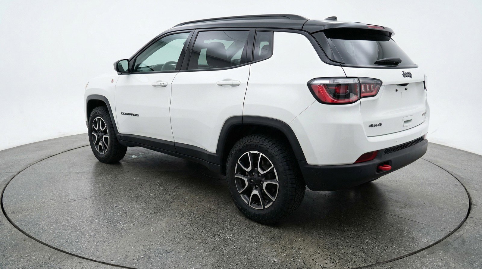Used 2025 Jeep Compass Trailhawk AWD/4WD image 6