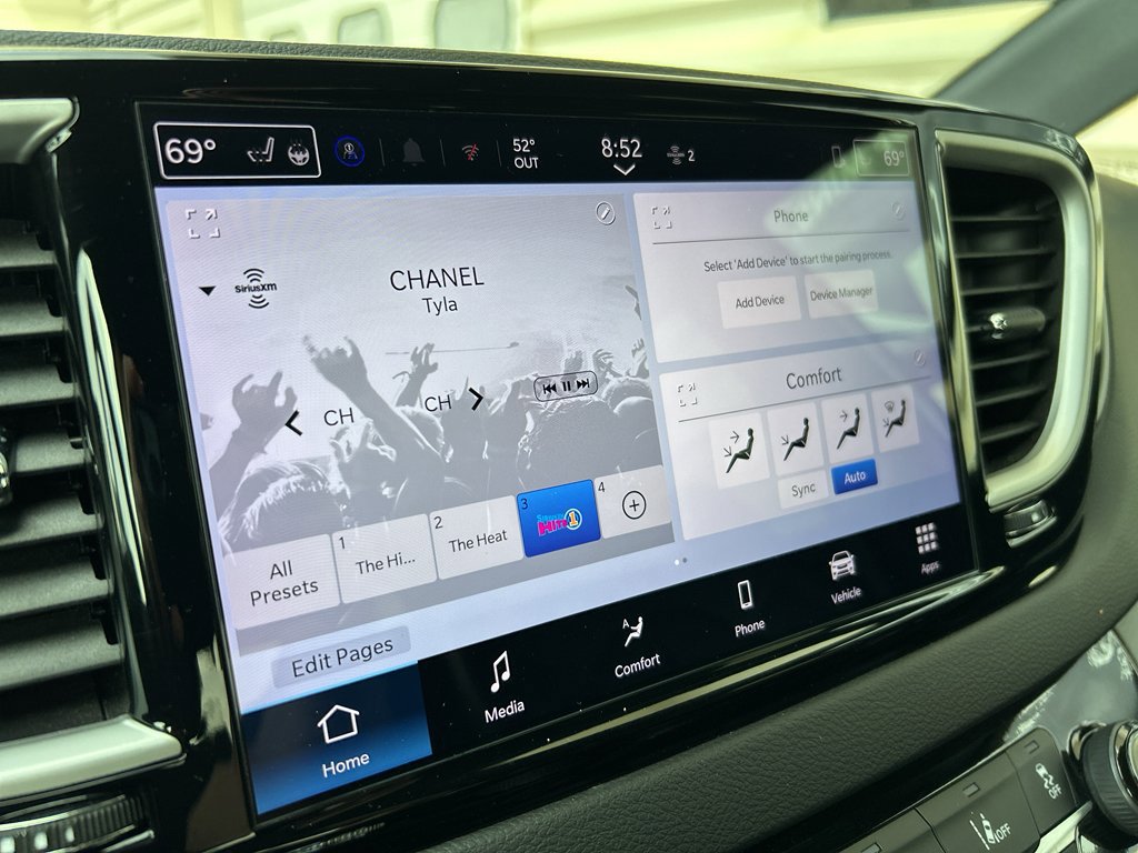 Used 2025 Chrysler Pacifica Select FWD image 18