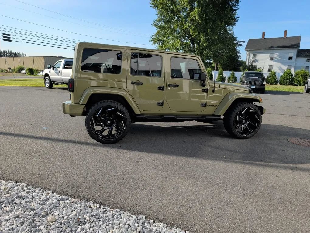 Used 2013 Jeep Wrangler Unlimited Sahara w/ Connectivity Group AWD/4WD image 23
