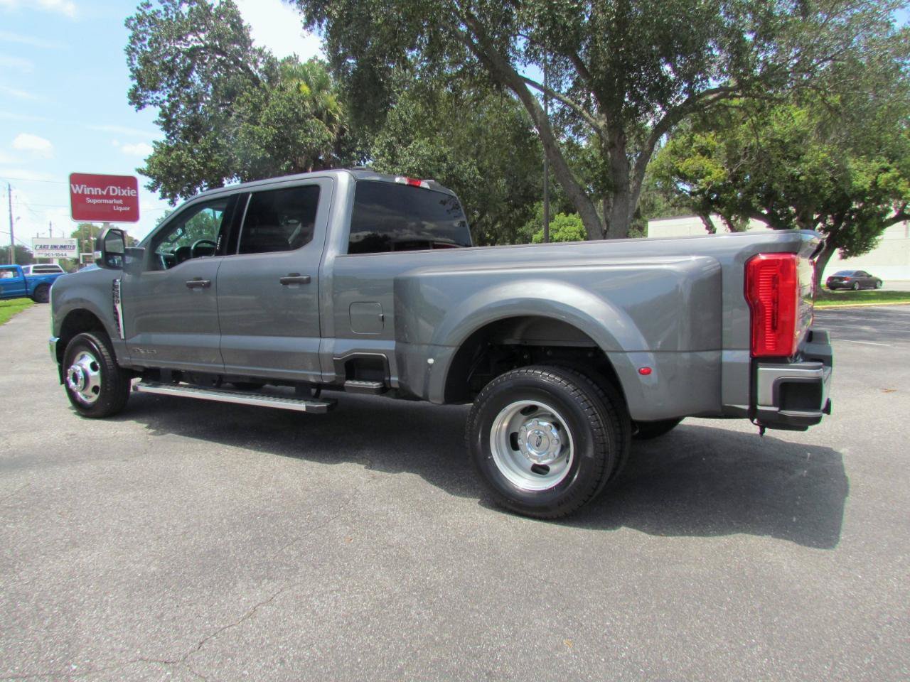 Used 2024 Ford F350 XLT AWD/4WD image 7