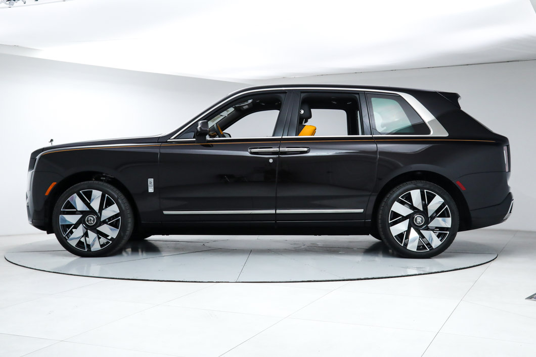Used 2025 Rolls-Royce Cullinan AWD/4WD image 2