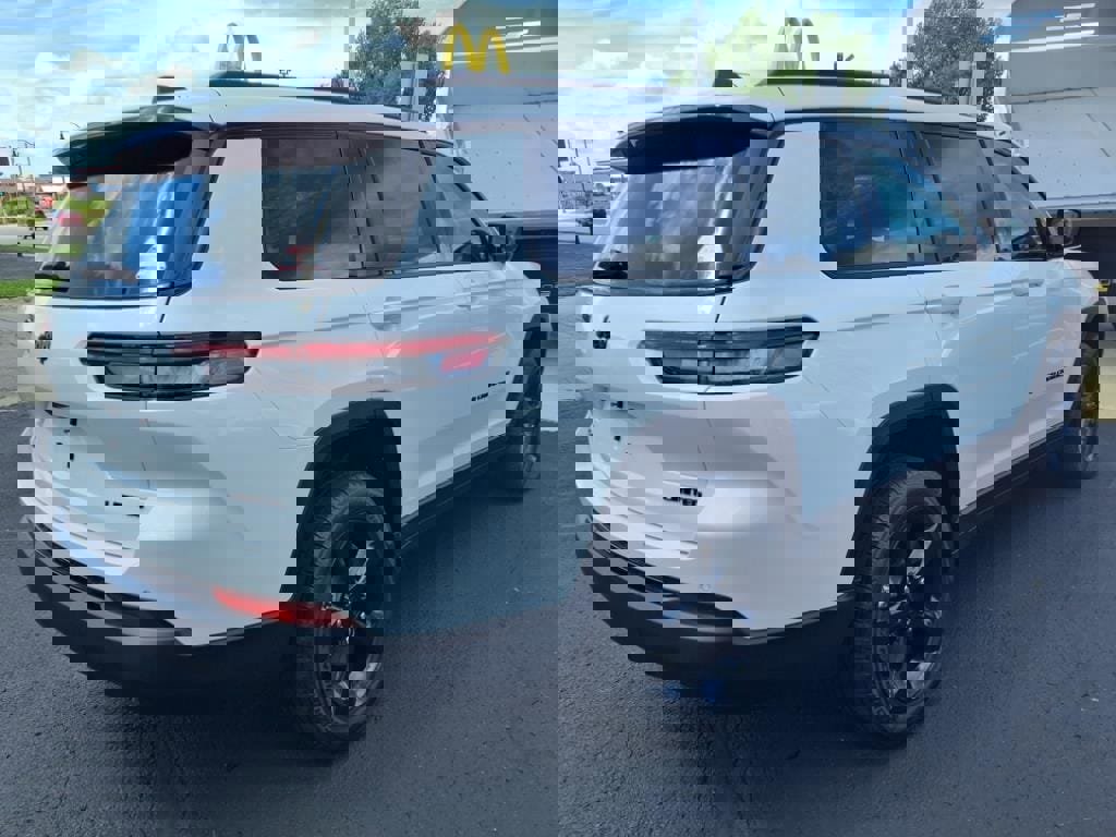 New 2025 Jeep Grand Cherokee L Limited w/ Black Appearance Package image 3