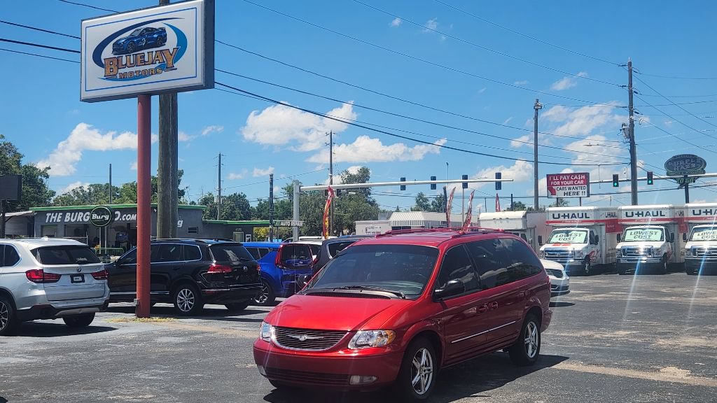 Used 2004 Chrysler Town & Country Limited FWD image 1