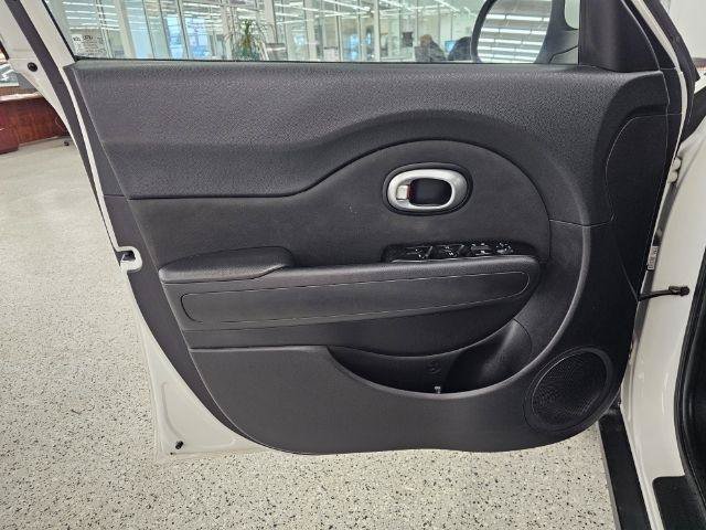 Used 2014 Kia Soul FWD image 24