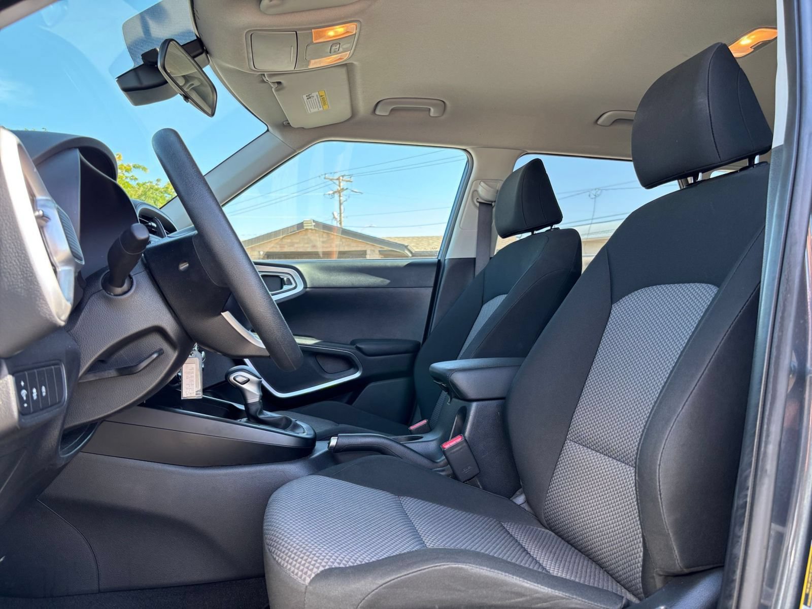 Used 2025 Kia Soul LX w/ LX Technology Package FWD image 24