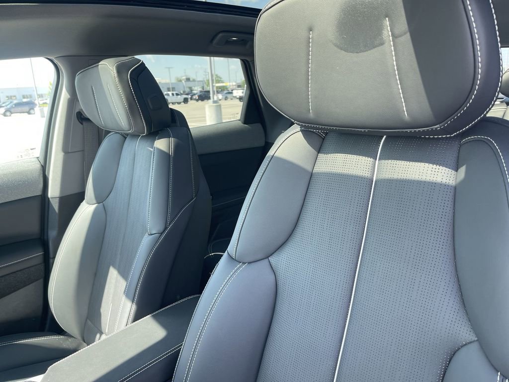 Certified 2025 Cadillac Optiq Luxury 2 w/ LPO, Floor Liner Package AWD/4WD image 8