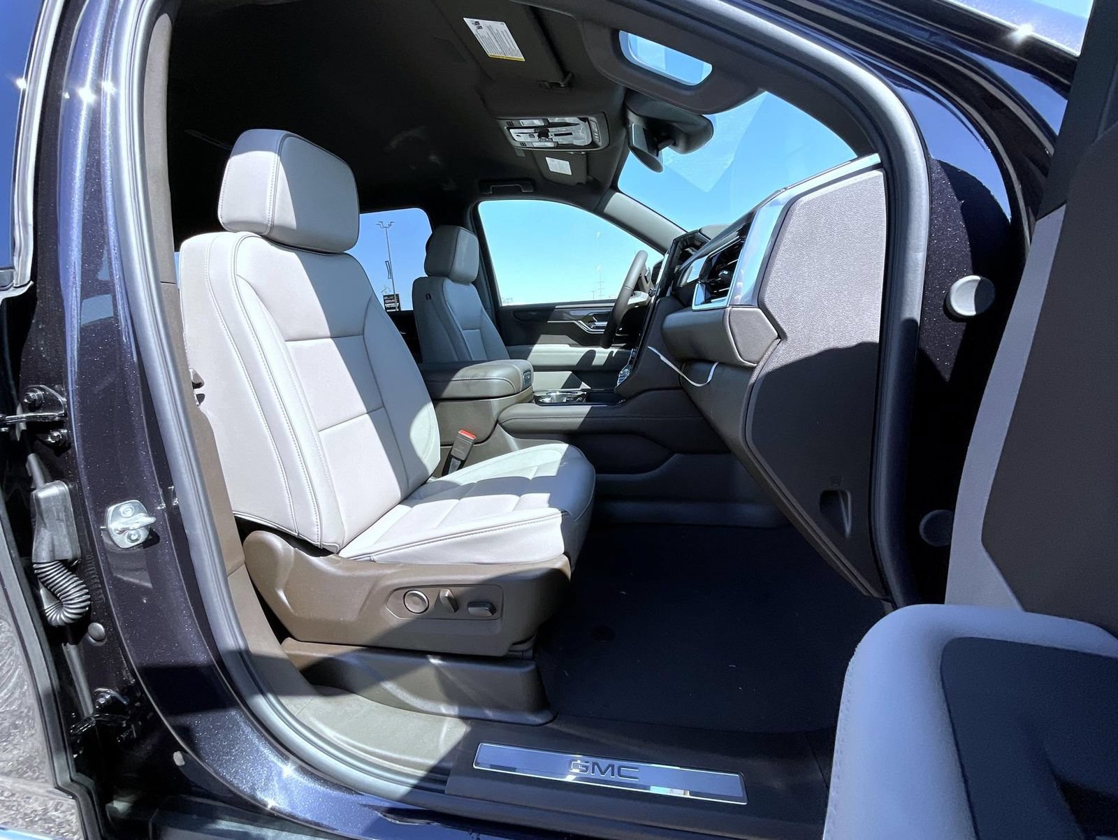 New 2026 GMC Yukon XL Elevation AWD/4WD image 15
