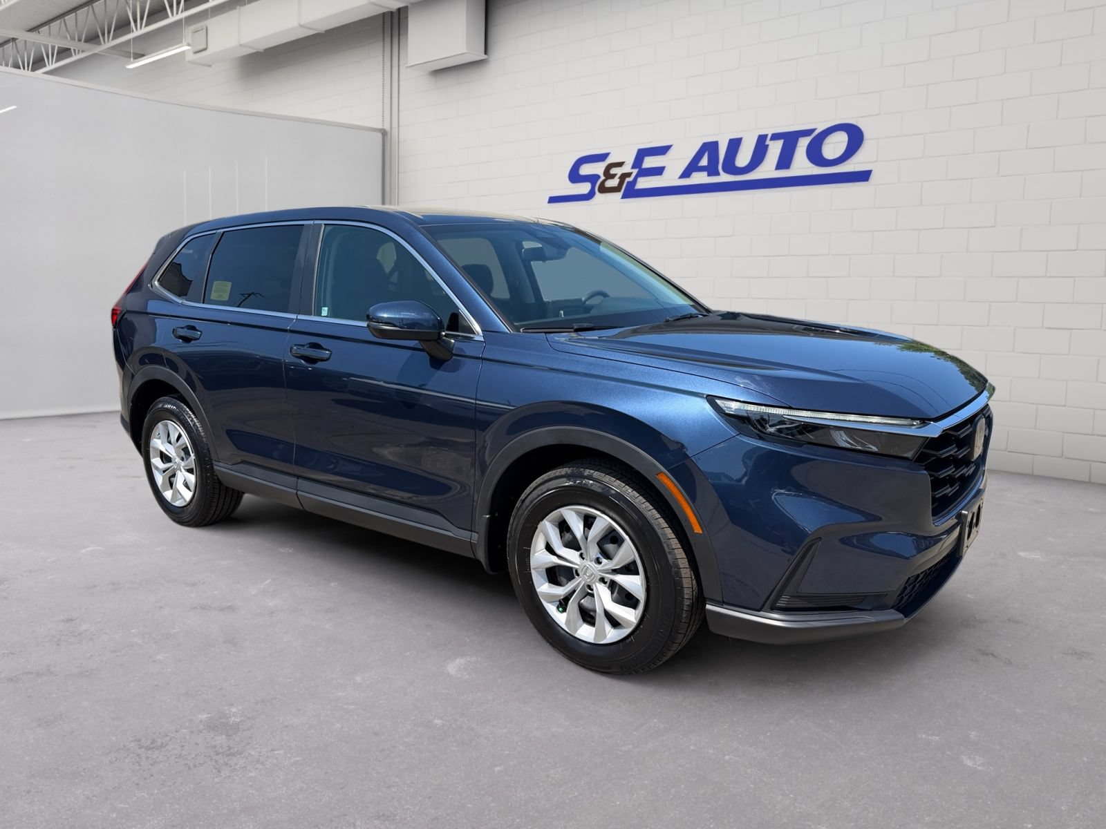 Used 2025 Honda CR-V LX image 6