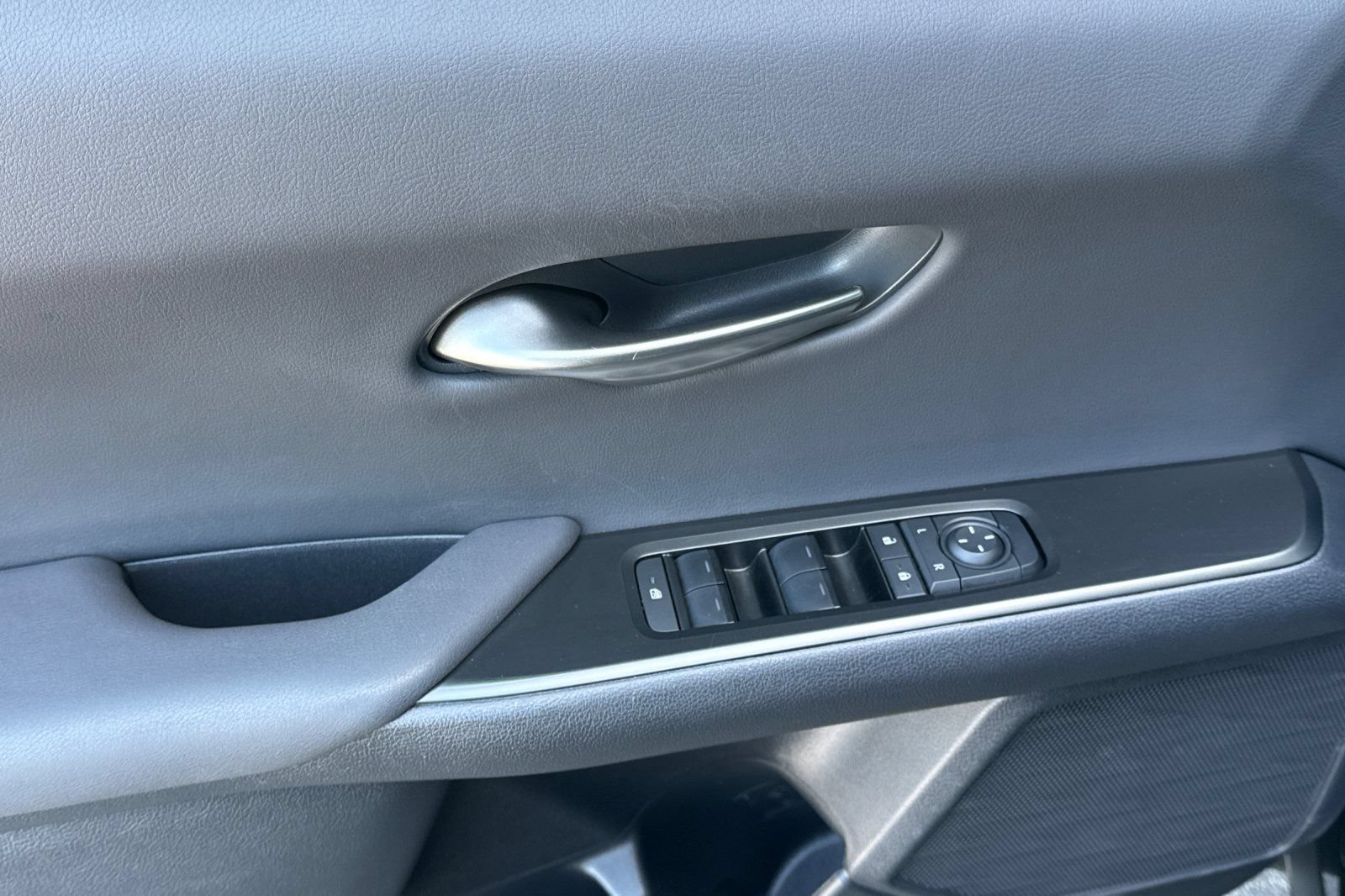Used 2025 Lexus UX 300h FWD w/ Accessory Package (Z2) image 10