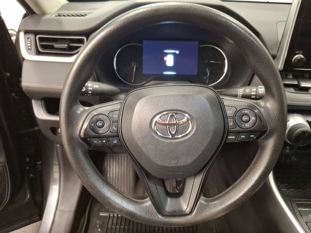 Used 2023 Toyota RAV4 LE AWD/4WD image 21