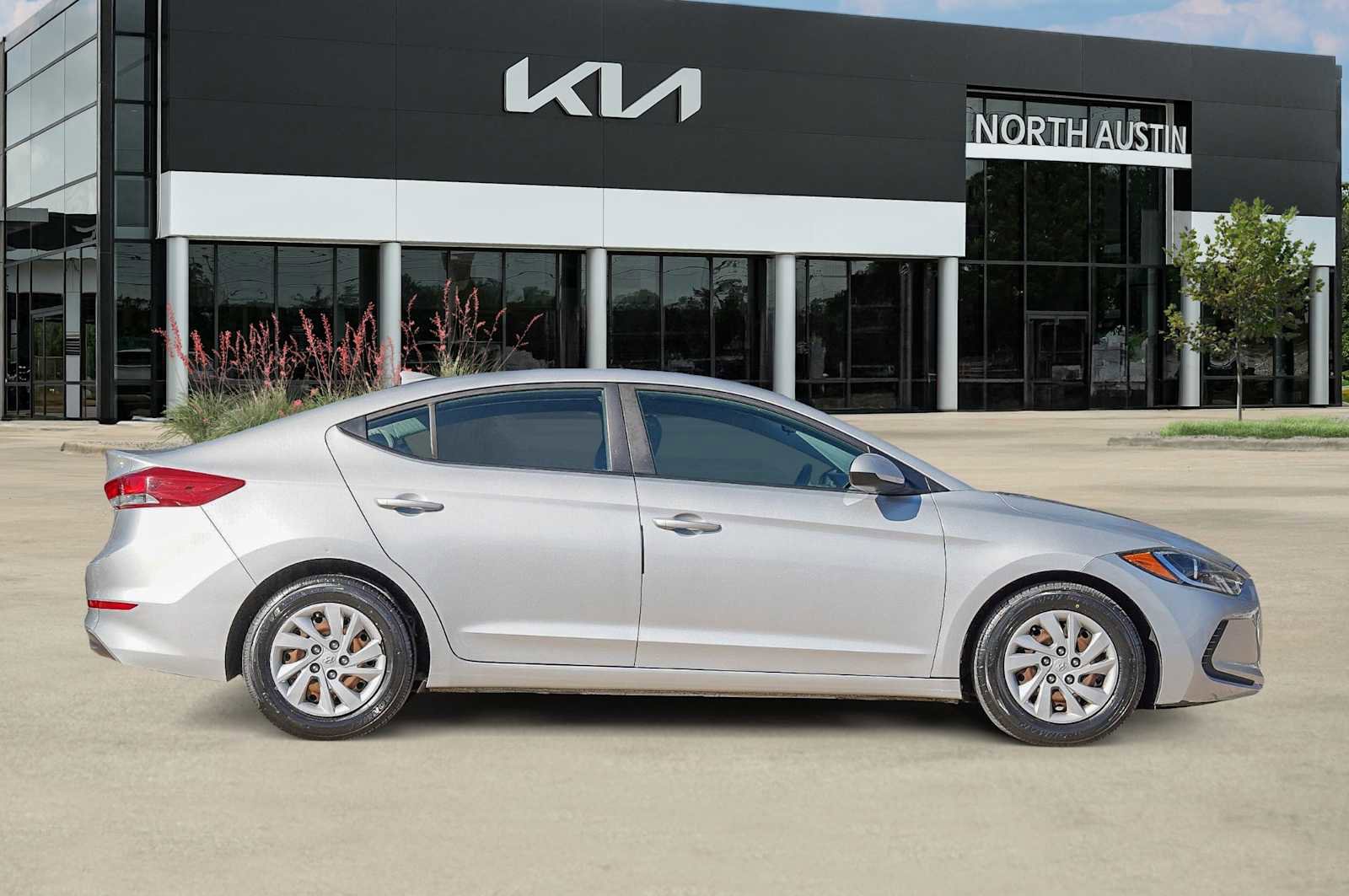 Used 2017 Hyundai Elantra SE image 7