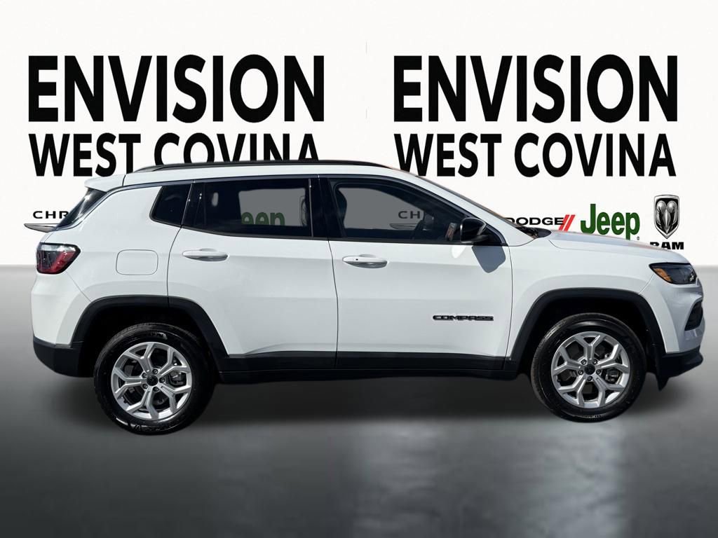 Used 2025 Jeep Compass Latitude image 12