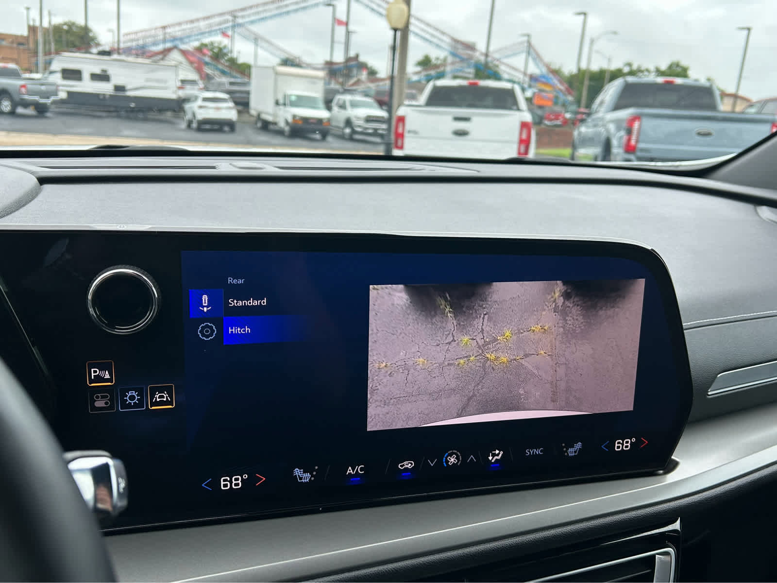 Used 2025 Chevrolet Traverse LT image 28