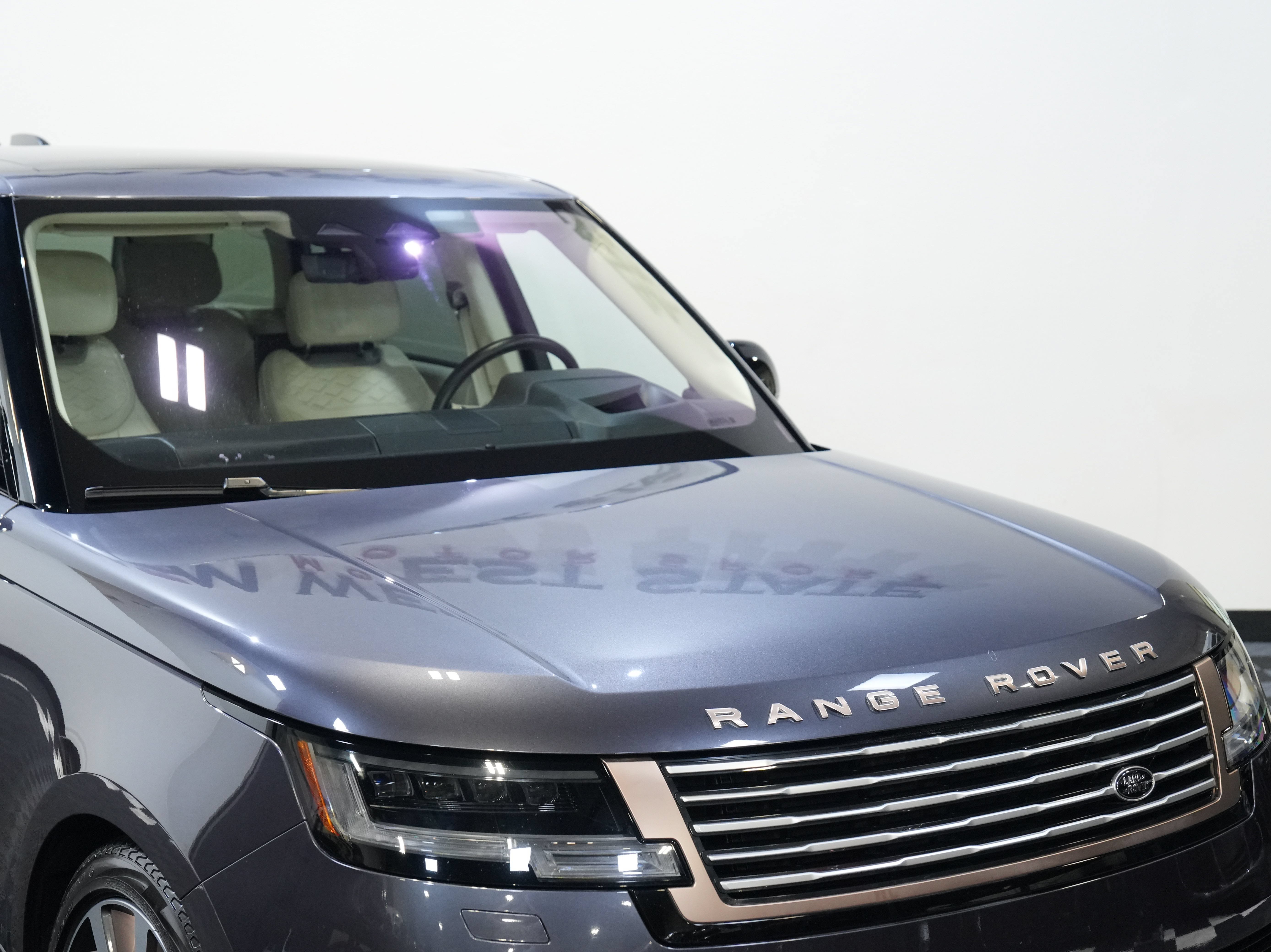 Used 2023 Land Rover Range Rover SV AWD/4WD image 12